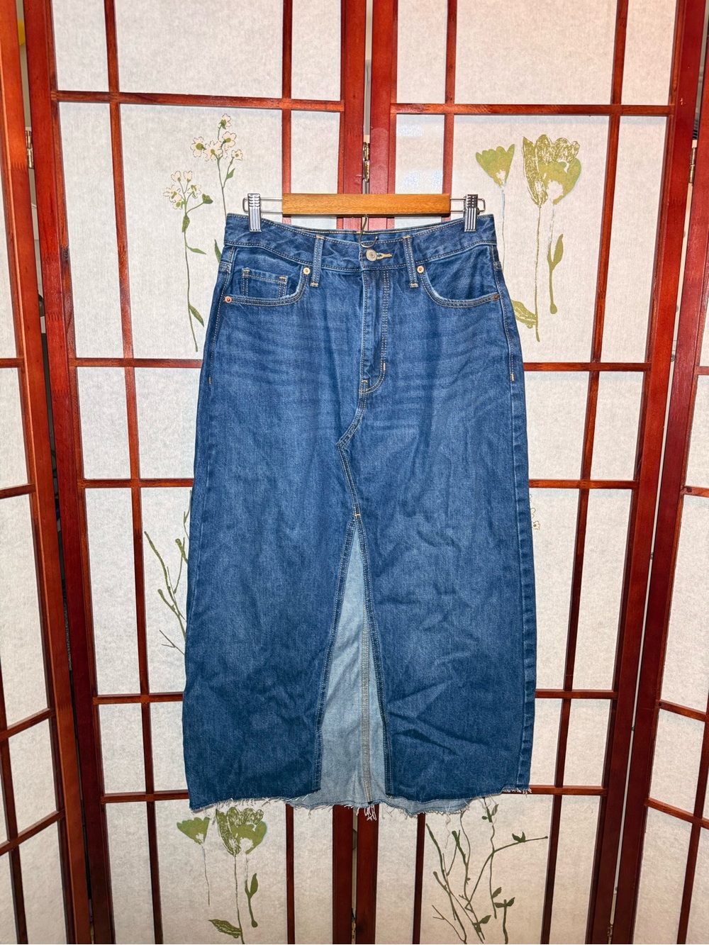 Old Navy Blue Denim Skirt Womens Medium Wash Raw Hem Slit High waist sz 6